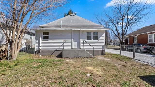 2217 N National Avenue, Springfield, MO 65803