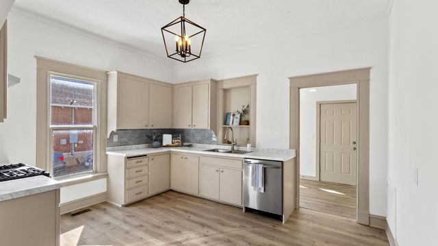 2217 N National Avenue, Springfield, MO 65803