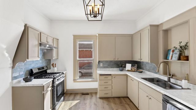 2217 N National Avenue, Springfield, MO 65803