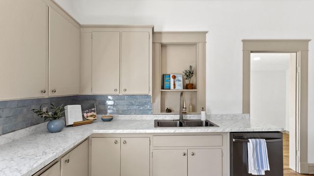 2217 N National Avenue, Springfield, MO 65803