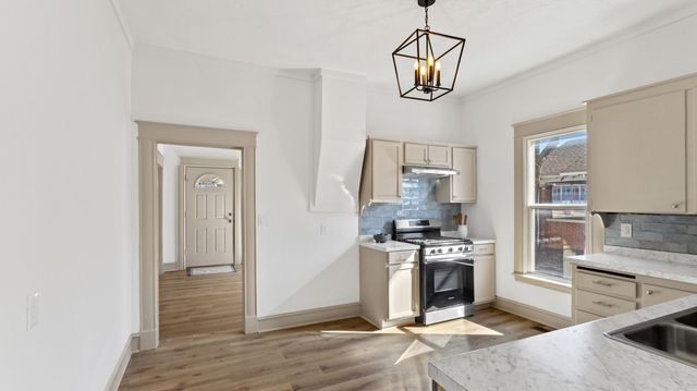 2217 N National Avenue, Springfield, MO 65803