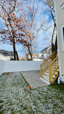 211 West St 211, Needham, MA 02494