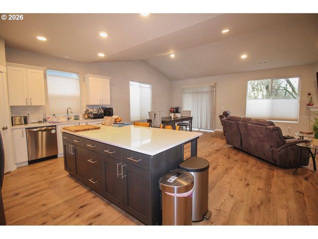 1683 S QUARTZ Dr, Cornelius, OR 97113