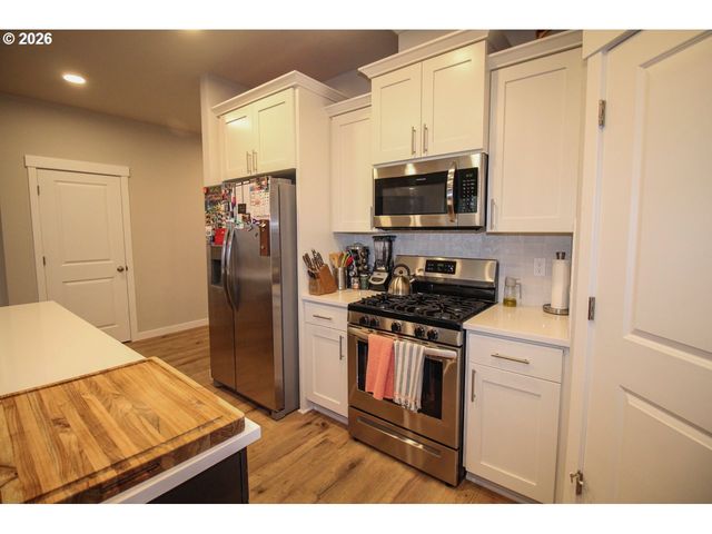 1683 S QUARTZ Dr, Cornelius, OR 97113