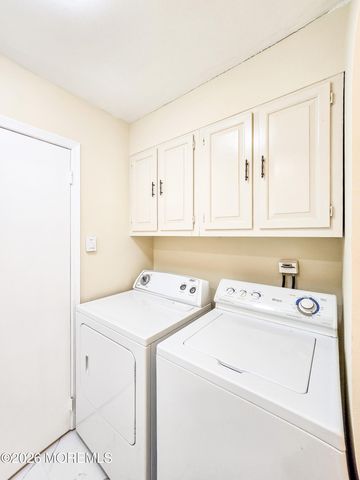 220C Manchester Lane, Monroe, NJ 08831