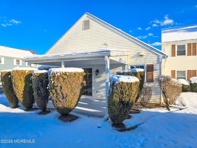 220C Manchester Lane, Monroe, NJ 08831