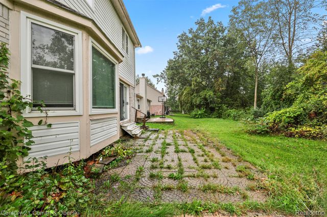 25274 Christina Drive, Brownstown Charter Township, MI 48134
