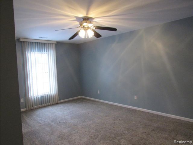 798 Amberly Drive B, Waterford, MI 48328