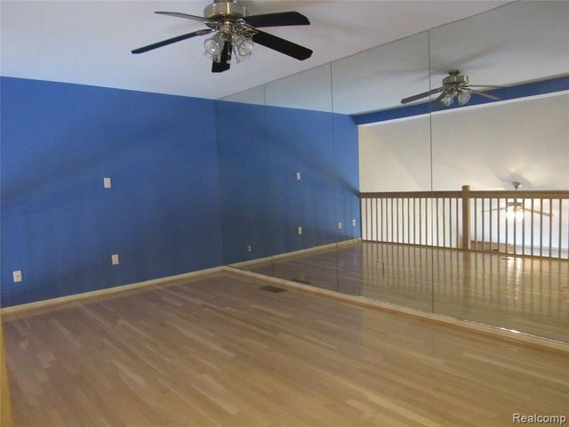 798 Amberly Drive B, Waterford, MI 48328