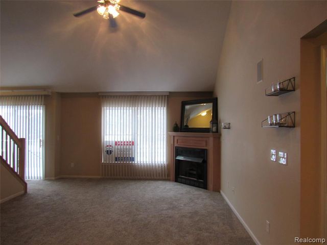 798 Amberly Drive B, Waterford, MI 48328