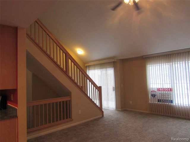 798 Amberly Drive B, Waterford, MI 48328