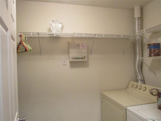 798 Amberly Drive B, Waterford, MI 48328