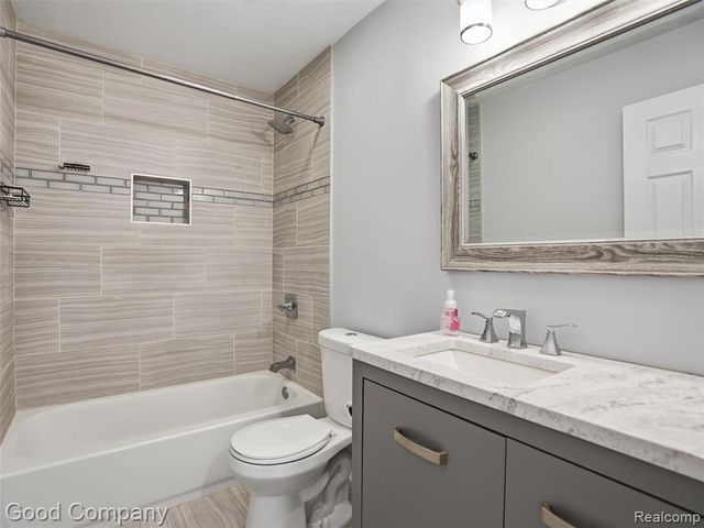 2793 Weaverton Road, Rochester Hills, MI 48307