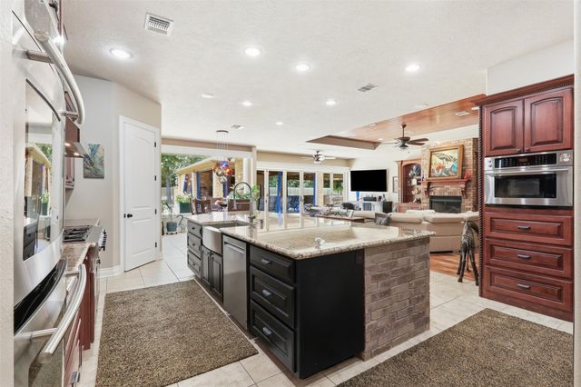 151 Lyndsey Drive, Montgomery, TX 77316