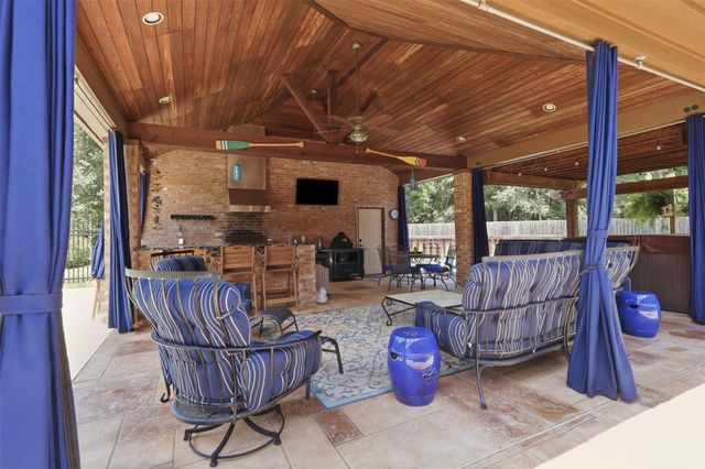 151 Lyndsey Drive, Montgomery, TX 77316