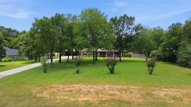 151 Lyndsey Drive, Montgomery, TX 77316