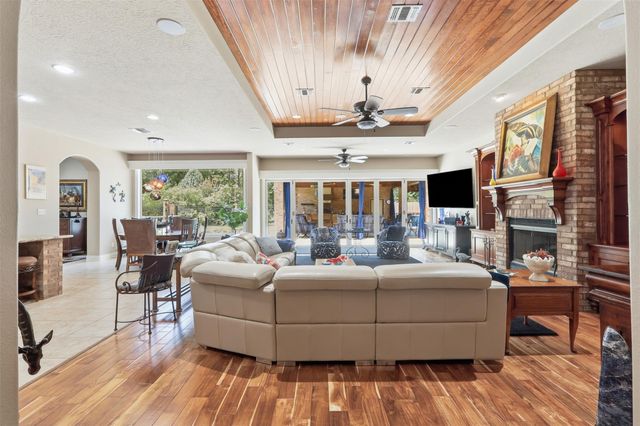 151 Lyndsey Drive, Montgomery, TX 77316