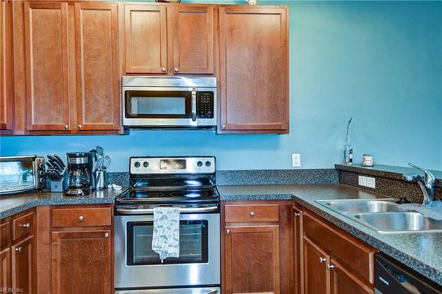 4316 Hillingdon Bnd Apt 305, Chesapeake, VA 23321
