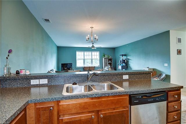 4316 Hillingdon Bnd Apt 305, Chesapeake, VA 23321