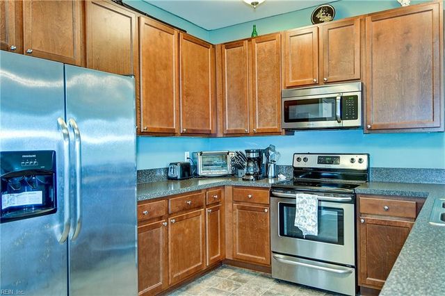 4316 Hillingdon Bnd Apt 305, Chesapeake, VA 23321