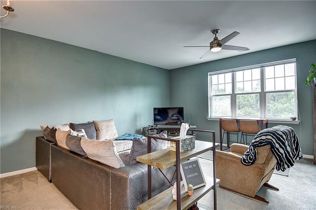 4316 Hillingdon Bnd Apt 305, Chesapeake, VA 23321