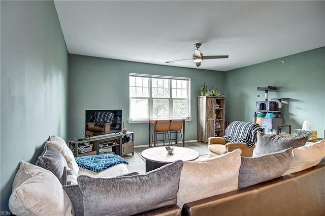 4316 Hillingdon Bnd Apt 305, Chesapeake, VA 23321