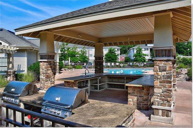 4316 Hillingdon Bnd Apt 305, Chesapeake, VA 23321
