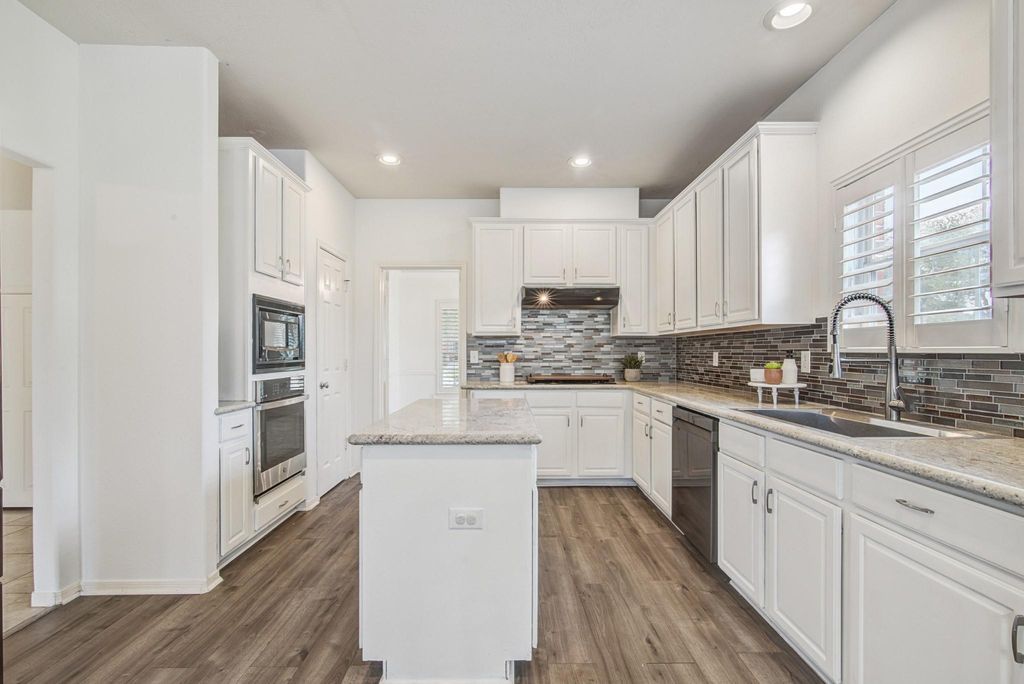 1010 High Ridge Drive, Friendswood, TX 77546