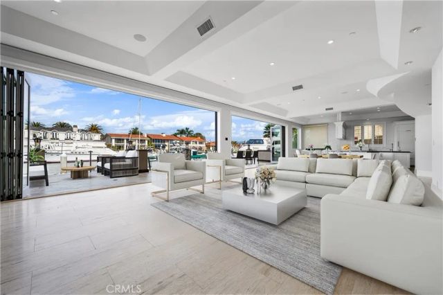 45 Linda Isle, Newport Beach, CA 92660