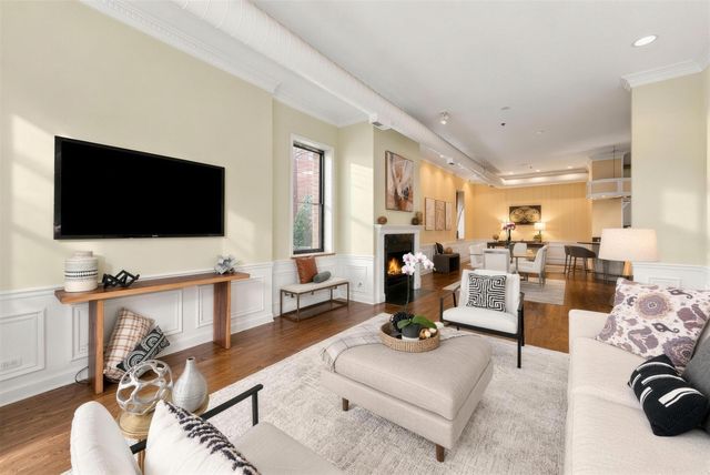 1016 W Madison Street 4S, Chicago, IL 60607