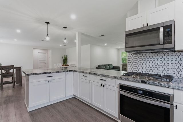 1705 Shady Oaks Drive, Conroe, TX 77301