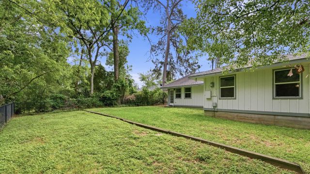 1705 Shady Oaks Drive, Conroe, TX 77301