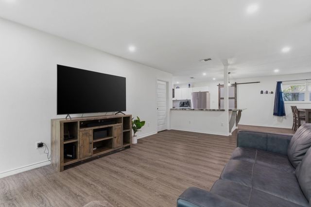 1705 Shady Oaks Drive, Conroe, TX 77301