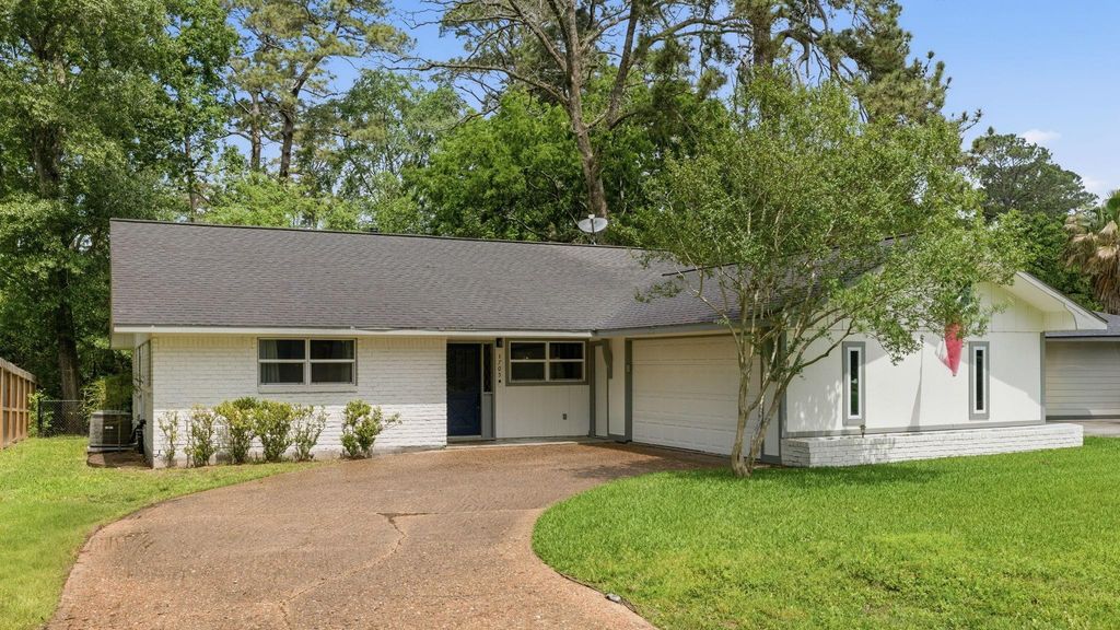 1705 Shady Oaks Drive, Conroe, TX 77301