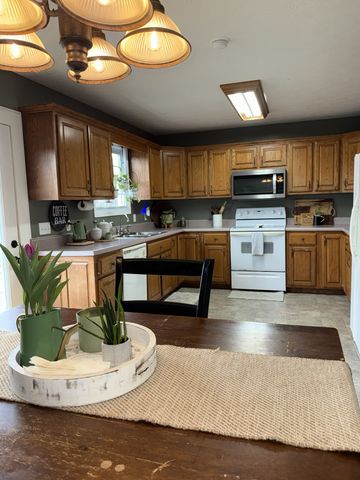 144B Leo Carter Rd, Bethpage, TN 37022