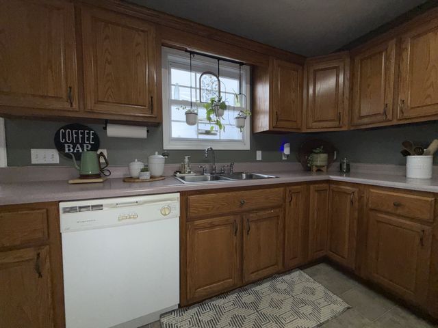 144B Leo Carter Rd, Bethpage, TN 37022