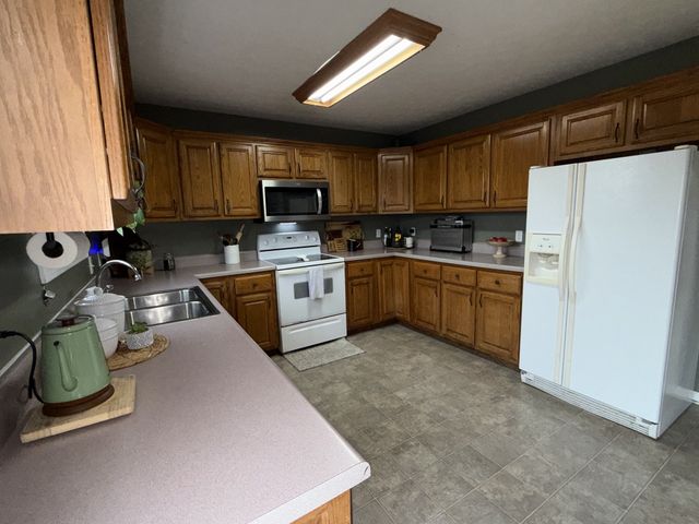 144B Leo Carter Rd, Bethpage, TN 37022