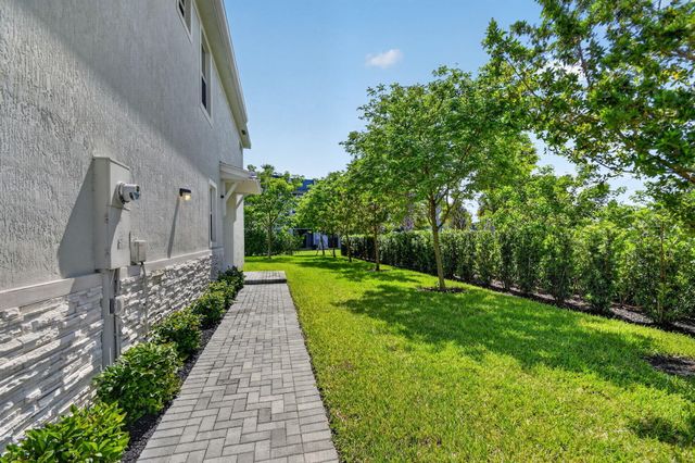4325 Pond Lily Lane, Lake Worth, FL 33467