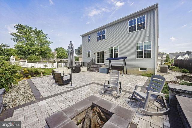 18 QUAKER CT, Hainesport, NJ 08036