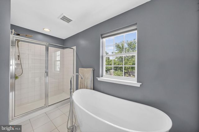 18 QUAKER CT, Hainesport, NJ 08036
