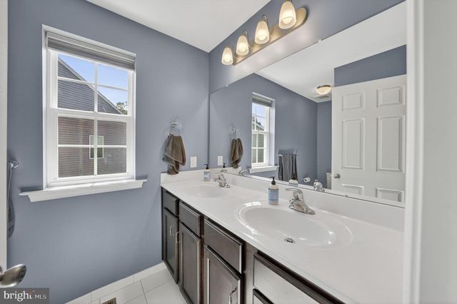 18 QUAKER CT, Hainesport, NJ 08036