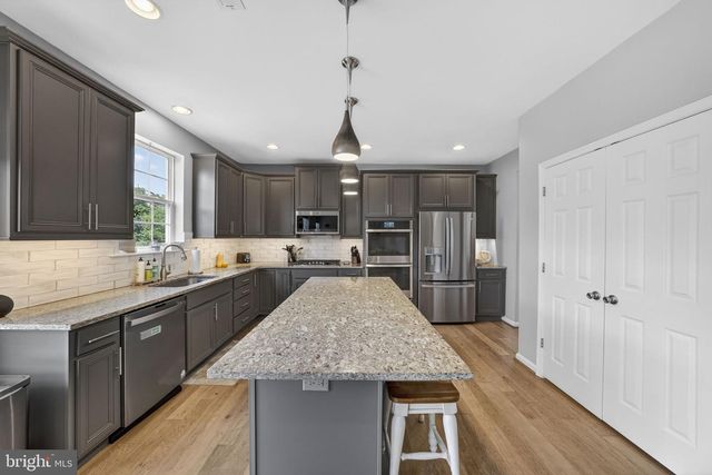 18 QUAKER CT, Hainesport, NJ 08036