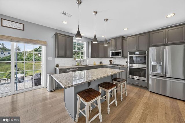18 QUAKER CT, Hainesport, NJ 08036