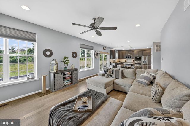 18 QUAKER CT, Hainesport, NJ 08036