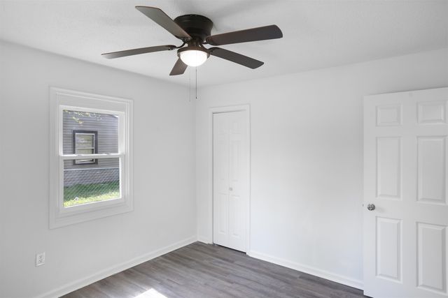 5038 S Meadowview Ave, Wichita, KS 67216