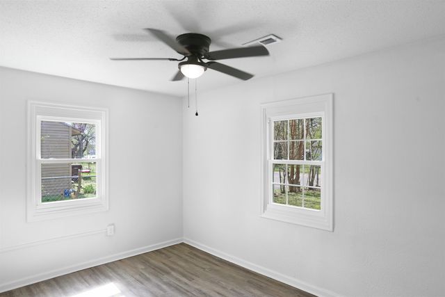 5038 S Meadowview Ave, Wichita, KS 67216