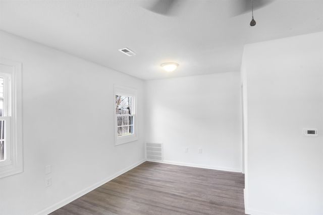 5038 S Meadowview Ave, Wichita, KS 67216