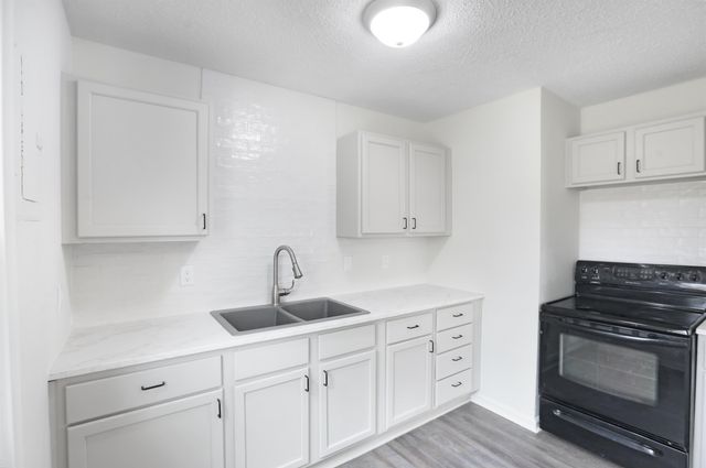 5038 S Meadowview Ave, Wichita, KS 67216