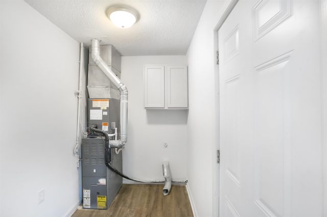 5038 S Meadowview Ave, Wichita, KS 67216