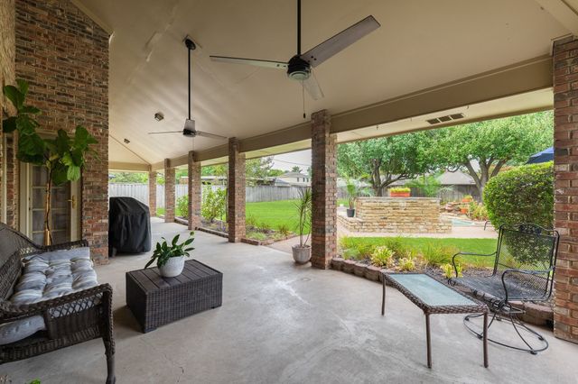 221 Manor Way, Sunnyvale, TX 75182